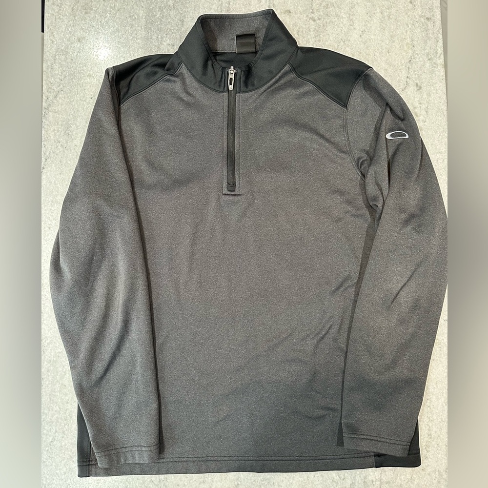 Men’s golf quarter zip Oakley size large q-zip